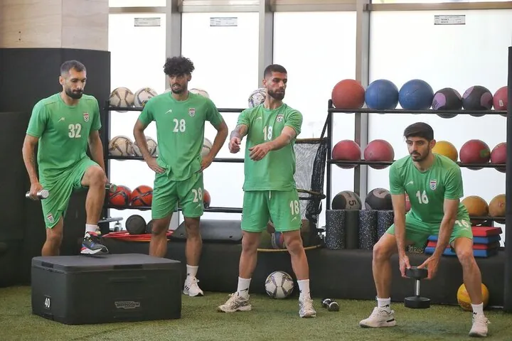 تمرین صبحگاهی تیم فوتبال ایران در پِک